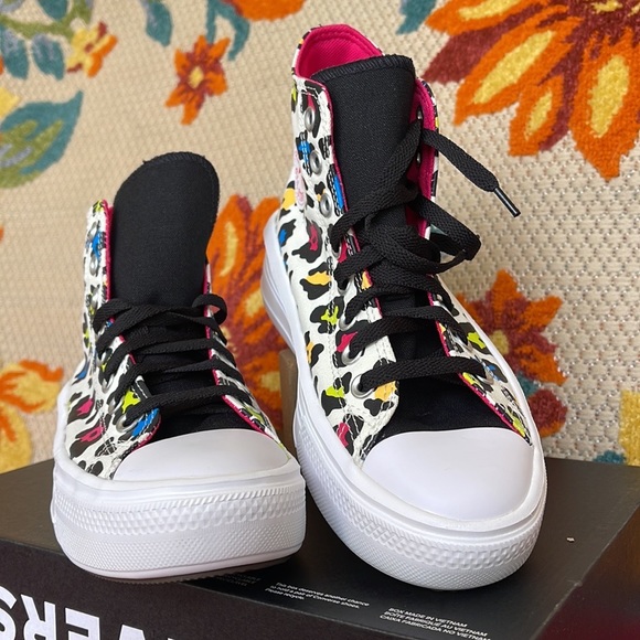 Converse 272376C
CTAS MOVE HI
EGRET/PRIME PINK/BLACK
Chuck Taylor All Star WMNS - Picture 8 of 16